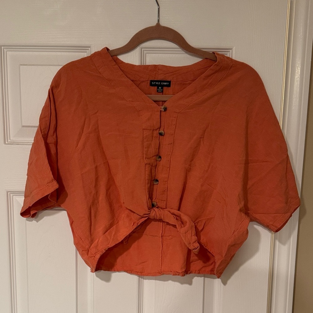Style Envy coral salmon colored button down tie front cropped shirt